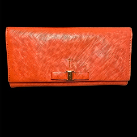 Salvatore Ferragamo Bifold Red Leather Wallet With Gold Tone Hardware. - Picture 9 of 13